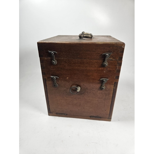 23 - Vintage Electric Shock Machine, Scientific Instrument, In wooden case, with paddles and cables.

Shi... 