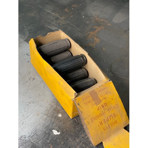 517 - Baileys Super Handle Grip Shop Display Box and Contents

Shipping Rate B