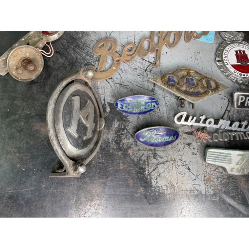 507 - Qty Car & Lorry Badges, Fordson, Thames, BMC, Morris, Etc

Shipping Rate B