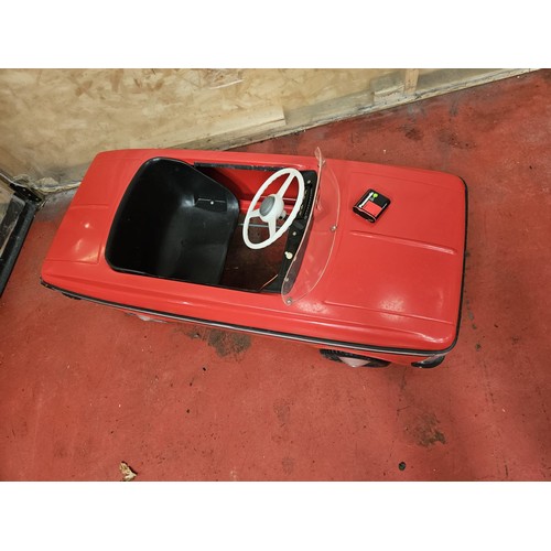 531 - Moskvich Russian Pedal Car - Red, New Old Stock with original shipping box, battery and sales sheet
... 