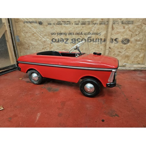 531 - Moskvich Russian Pedal Car - Red, New Old Stock with original shipping box, battery and sales sheet
... 