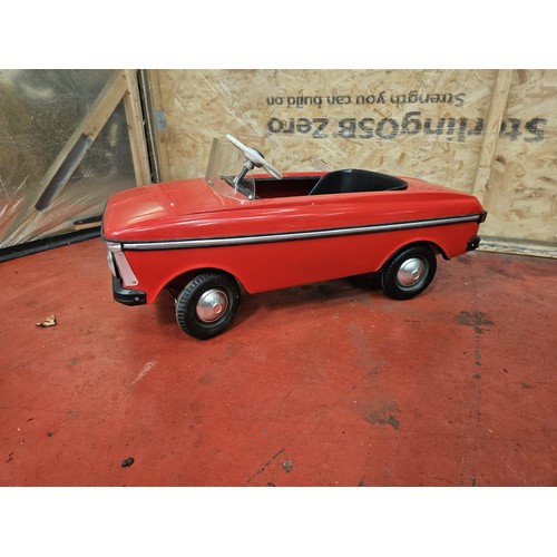 531 - Moskvich Russian Pedal Car - Red, New Old Stock with original shipping box, battery and sales sheet
... 