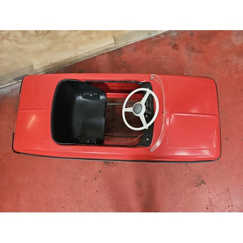 531 - Moskvich Russian Pedal Car - Red, New Old Stock with original shipping box, battery and sales sheet
... 