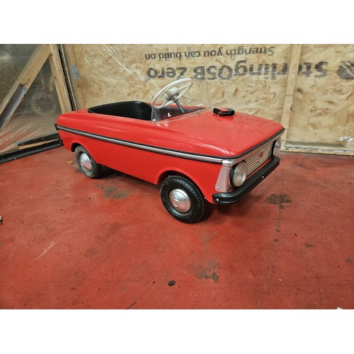 531 - Moskvich Russian Pedal Car - Red, New Old Stock with original shipping box, battery and sales sheet
... 