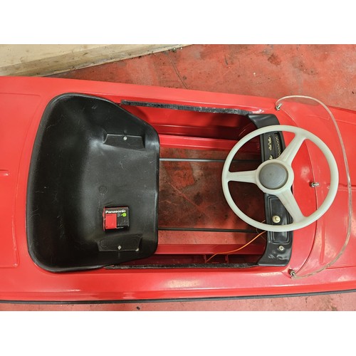 531 - Moskvich Russian Pedal Car - Red, New Old Stock with original shipping box, battery and sales sheet
... 