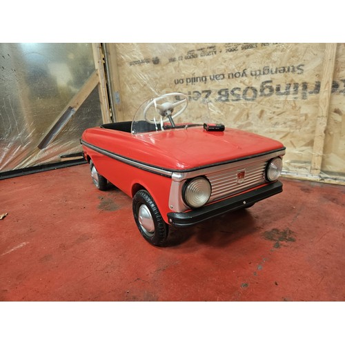 531 - Moskvich Russian Pedal Car - Red, New Old Stock with original shipping box, battery and sales sheet
... 
