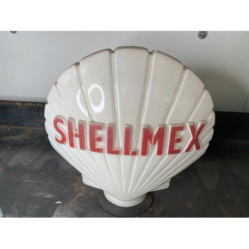 513 - Shellmex Petrol Pump Globe, an original globe, no chips to neck, good condition

In house shipping u... 