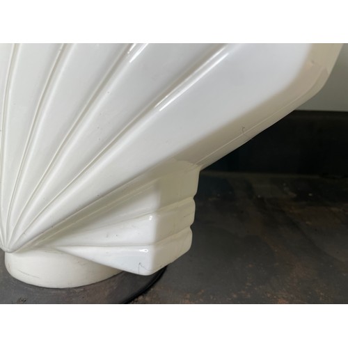 513 - Shellmex Petrol Pump Globe, an original globe, no chips to neck, good condition

In house shipping u... 