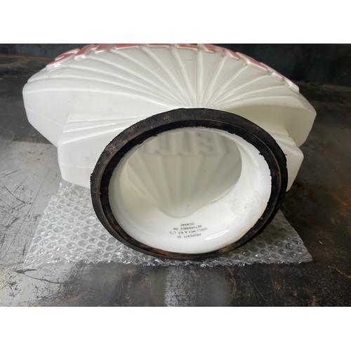 513 - Shellmex Petrol Pump Globe, an original globe, no chips to neck, good condition

In house shipping u... 