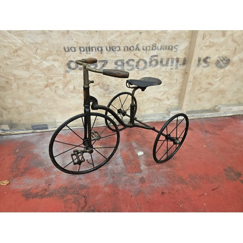 537 - Halfords Small Early Childs Tricycle

In house shipping unavailable