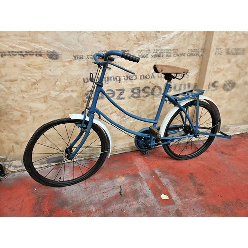553 - BSA Girls Parabicycle, rod brakes, built in stand

In house shipping unavailable