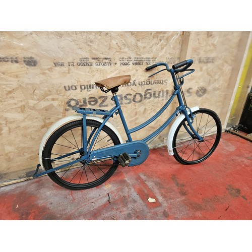 553 - BSA Girls Parabicycle, rod brakes, built in stand

In house shipping unavailable