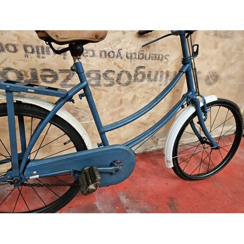 553 - BSA Girls Parabicycle, rod brakes, built in stand

In house shipping unavailable