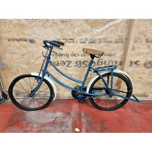 553 - BSA Girls Parabicycle, rod brakes, built in stand

In house shipping unavailable