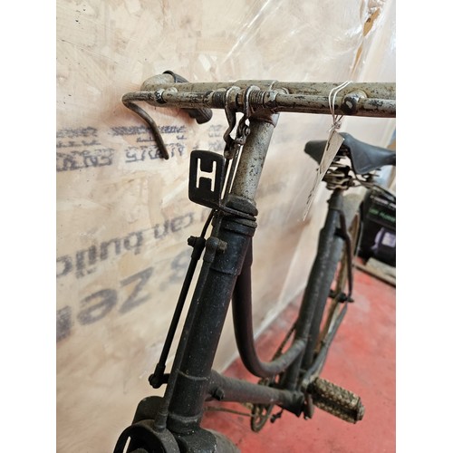 562 - Girls Hercules Loop Frame Bicycle, 24