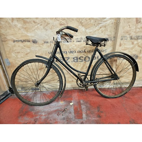 562 - Girls Hercules Loop Frame Bicycle, 24