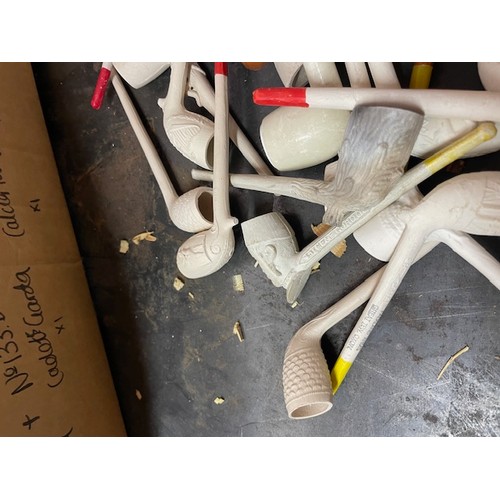 526 - 2no Boxes of Vintage Clay Pipes. 1 Box New and 1 Box Used

Shipping Rate B