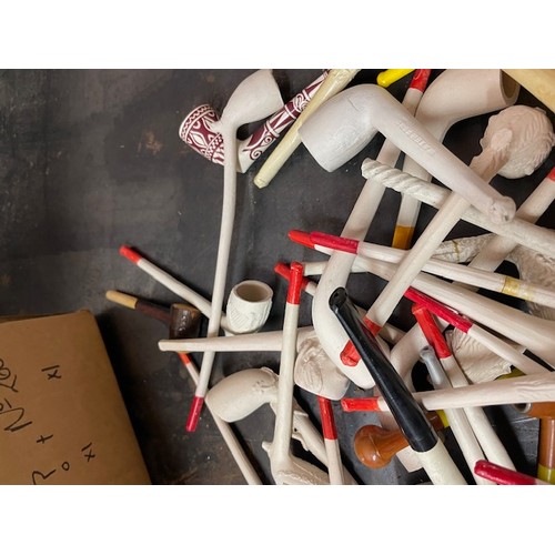 526 - 2no Boxes of Vintage Clay Pipes. 1 Box New and 1 Box Used

Shipping Rate B