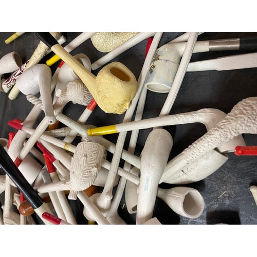 526 - 2no Boxes of Vintage Clay Pipes. 1 Box New and 1 Box Used

Shipping Rate B