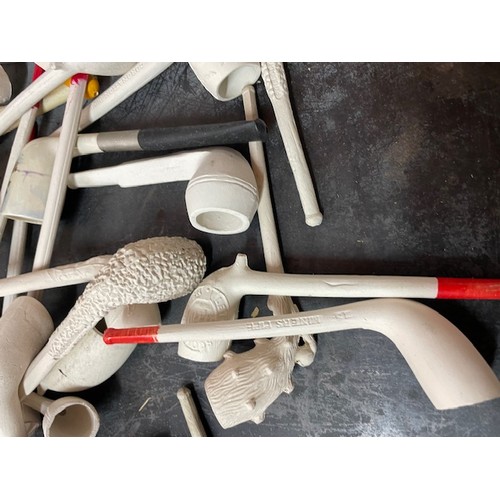 526 - 2no Boxes of Vintage Clay Pipes. 1 Box New and 1 Box Used

Shipping Rate B