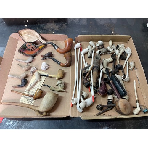 526 - 2no Boxes of Vintage Clay Pipes. 1 Box New and 1 Box Used

Shipping Rate B
