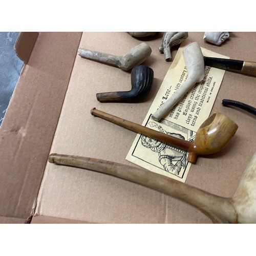 526 - 2no Boxes of Vintage Clay Pipes. 1 Box New and 1 Box Used

Shipping Rate B