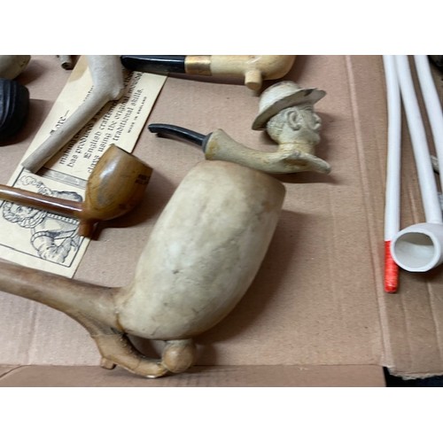 526 - 2no Boxes of Vintage Clay Pipes. 1 Box New and 1 Box Used

Shipping Rate B