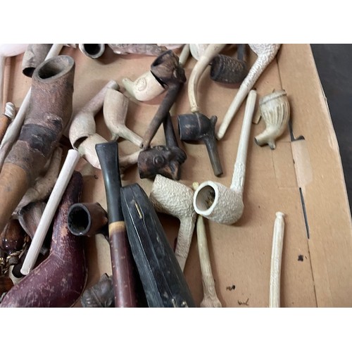 526 - 2no Boxes of Vintage Clay Pipes. 1 Box New and 1 Box Used

Shipping Rate B