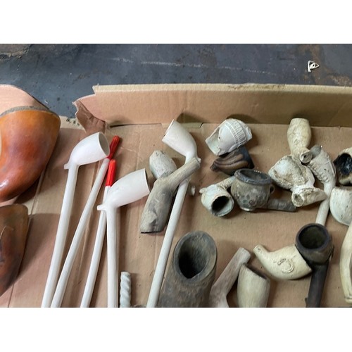 526 - 2no Boxes of Vintage Clay Pipes. 1 Box New and 1 Box Used

Shipping Rate B