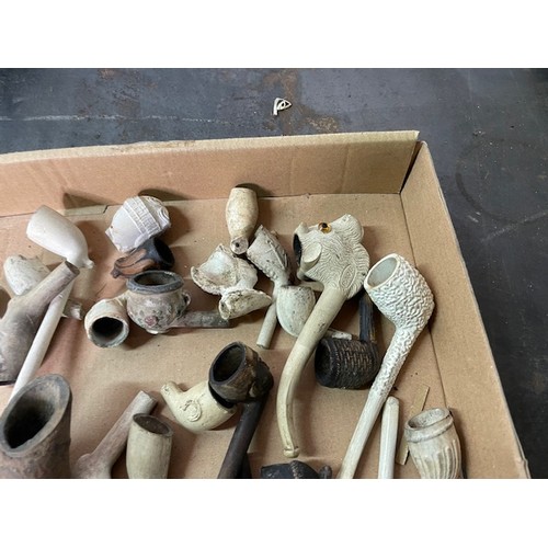 526 - 2no Boxes of Vintage Clay Pipes. 1 Box New and 1 Box Used

Shipping Rate B