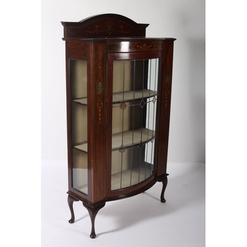 20 - AN EDWARDIAN MAHOGANY INLAID AND POLYCHROME DISPLAY CABINET of rectangular bowed outline lead glass ... 