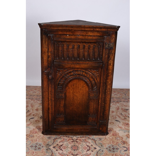 71 - A GOOD JACOBEAN DESIGN CARVED OAK HANGING CORNER CUPBOARD with shelved interior 95cm (h) x 60cm (w) ... 