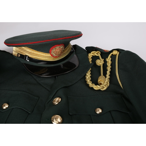 184 - 1965-2000 Oglaigh na hÉireann Irish Army Band of the Southern Command captain's uniform, comprising ... 