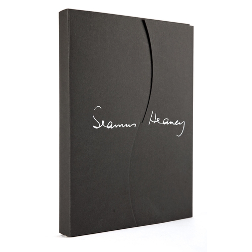 367 - Heaney, Seamus. The door stands open. Irish Writer’s Centre, 2005. Printed and made in Poland by the... 