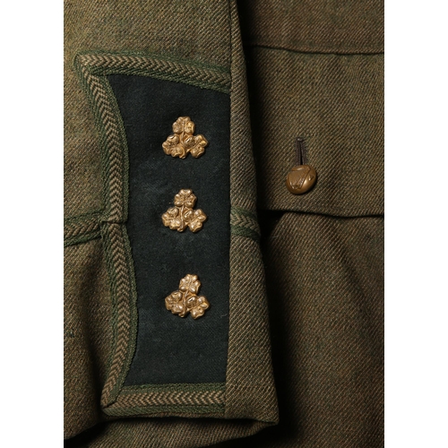 87 - 1913-16 Irish Volunteers Captain's tunic. A grey-green military tunic, the epaulettes and cuff facin... 