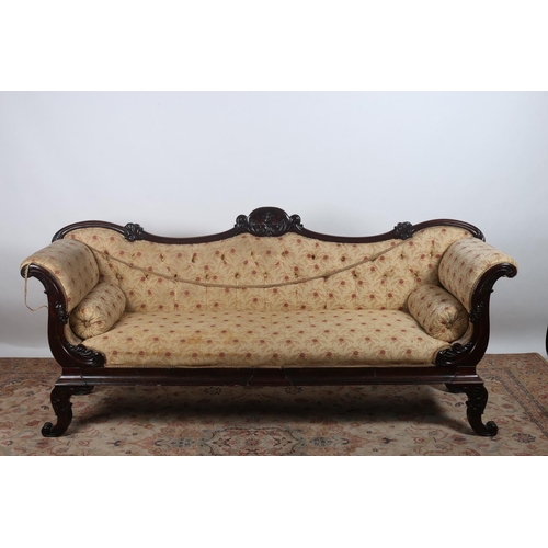 492 - A GOOD 19TH CENTURY CARVED MAHOGANY AND UPHOLSTERED SETTEE the foliate scroll carved top rail above ... 