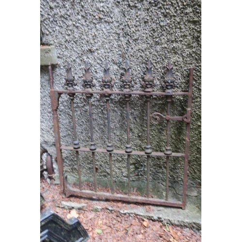 807 - A 19TH CENTURY CAST IRON GATE with cylindrical barring and foliate scroll capitals 100cm (h) x 91cm ... 