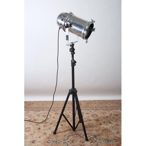 47 - A WHITE METAL AND BLACK METAL TELESCOPIC STANDING LAMP on folding tripod base 150cm (h)