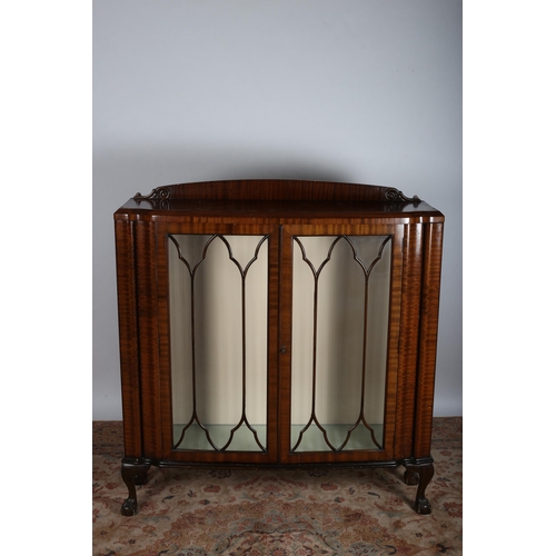 616 - A VINTAGE MAHOGANY CHINA DISPLAY CABINET of rectangular shaped outline with moulded gallery above a ... 