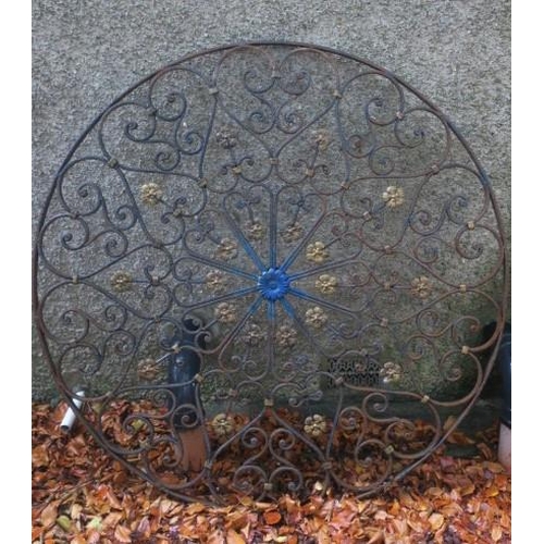 816 - A 19TH CENTURY WROUGHT IRON FAN LIGHT of circular outline with scroll and flowerhead decoration 
150... 