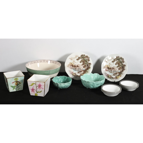 237 - A MISCELLANEOUS COLLECTION OF CHINA to include a Wedgewood bowl Sarah's Garden Pattern, a pair of We... 