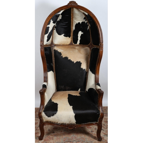 71 - A CONTINENTAL CARVED STAINED WOOD AND COW HIDE UPHOLSTERED NIGHT PORTER'S CHAIR the domed hood with ... 