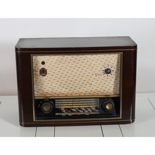 913 - A VINTAGE PYE VALVE RADIO
36cm (h) x 51cm (w) x 33cm (d)