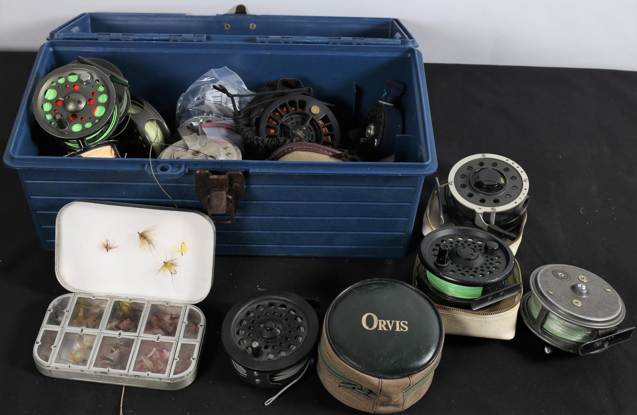 A BOX OF VINTAGE FLY FISHING REELS