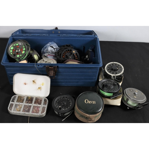 A BOX OF VINTAGE FLY FISHING REELS