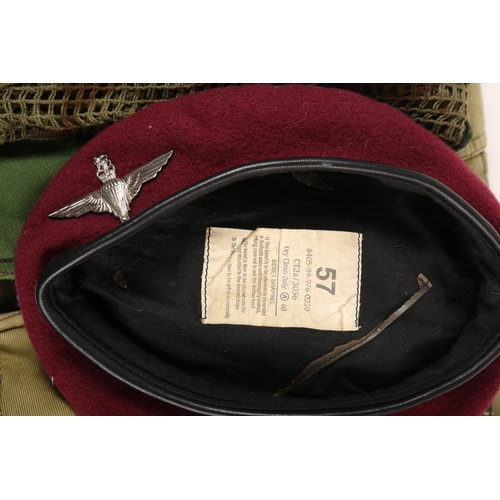 79 - Paratrooper smock, scarf and beret. A 1972-pattern Denison parachute smock, with SAS parachute label... 