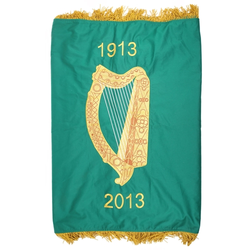 96 - 1913-2013 Flag commemorating the centenary of the foundation of the Irish Volunteers, A gilt-fringed... 