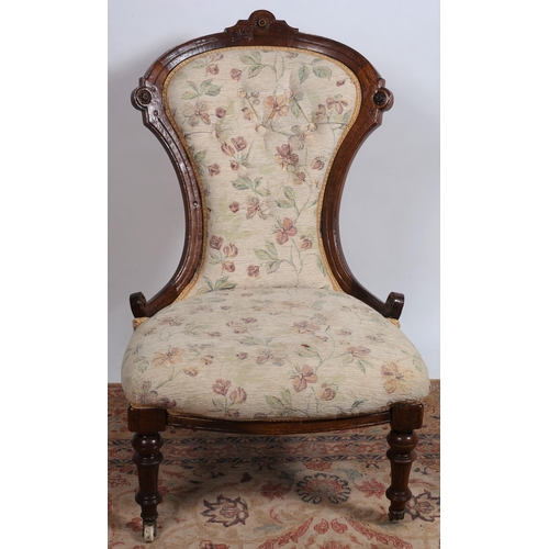 364 - AN EDWARDIAN MAHOGANY AND UPHOLSTERED LADY'S CHAIR the shaped top rail above a buttoned upholstered ... 