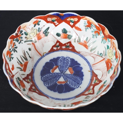 105 - AN IMARI BOWL the white, puce and blue ground with stylised flowerheads and foliage 
10cm (h) x 25cm... 