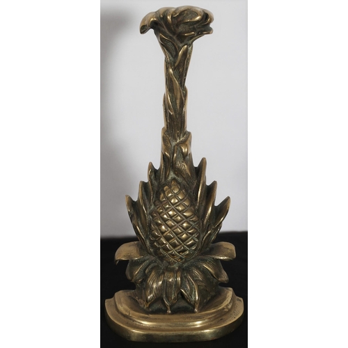 259 - A VINTAGE BRASS DOORSTOP in the form of a pineapple with foliage  
33cm (h)